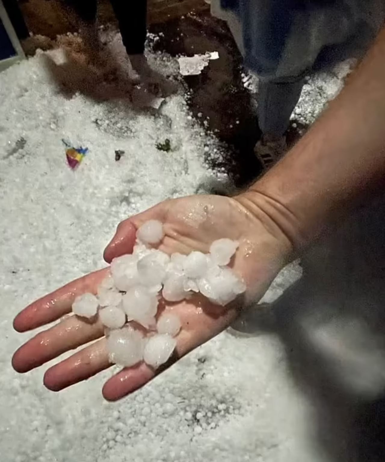 ramai jerit kesakitan, konsert dilanda hujan batu terpaksa ditangguhkan