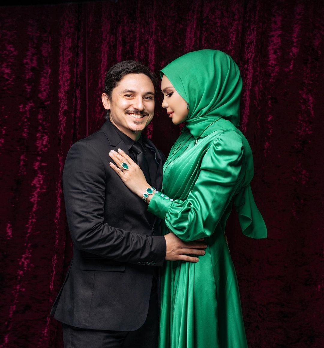 kalau suami curang, saya tumbuk muka dia, bukan tarik tudung perempuan tu,” – che ta