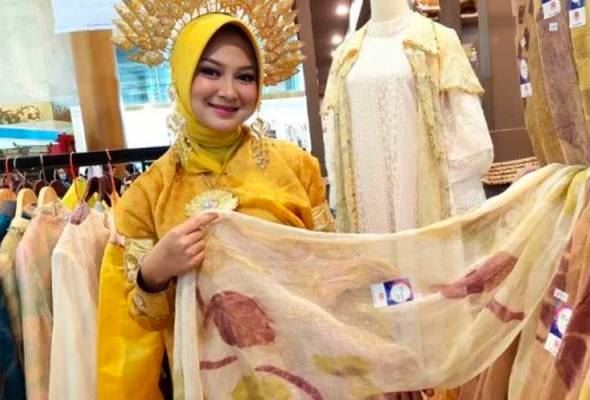 kain kafan mewah ditenun kini terjual pada golongan bangsawan