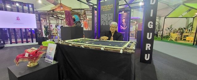 demonstrasi adiguru tekat