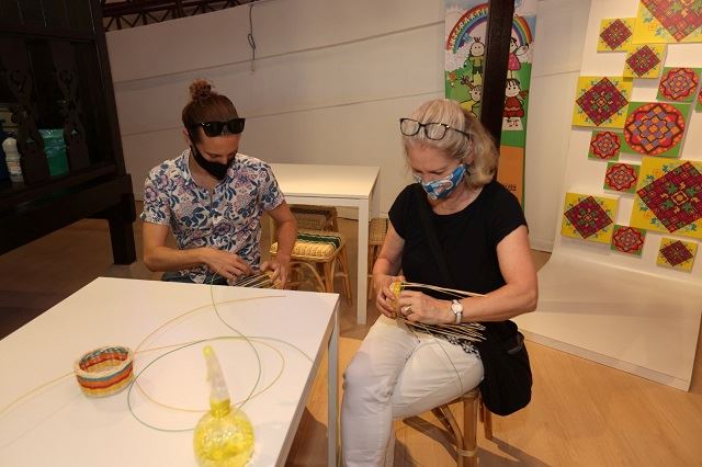 kraftangan anyaman bakul pelancong