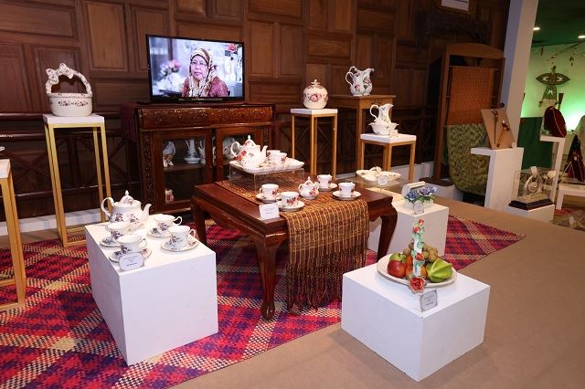 pameran kraf set seramik