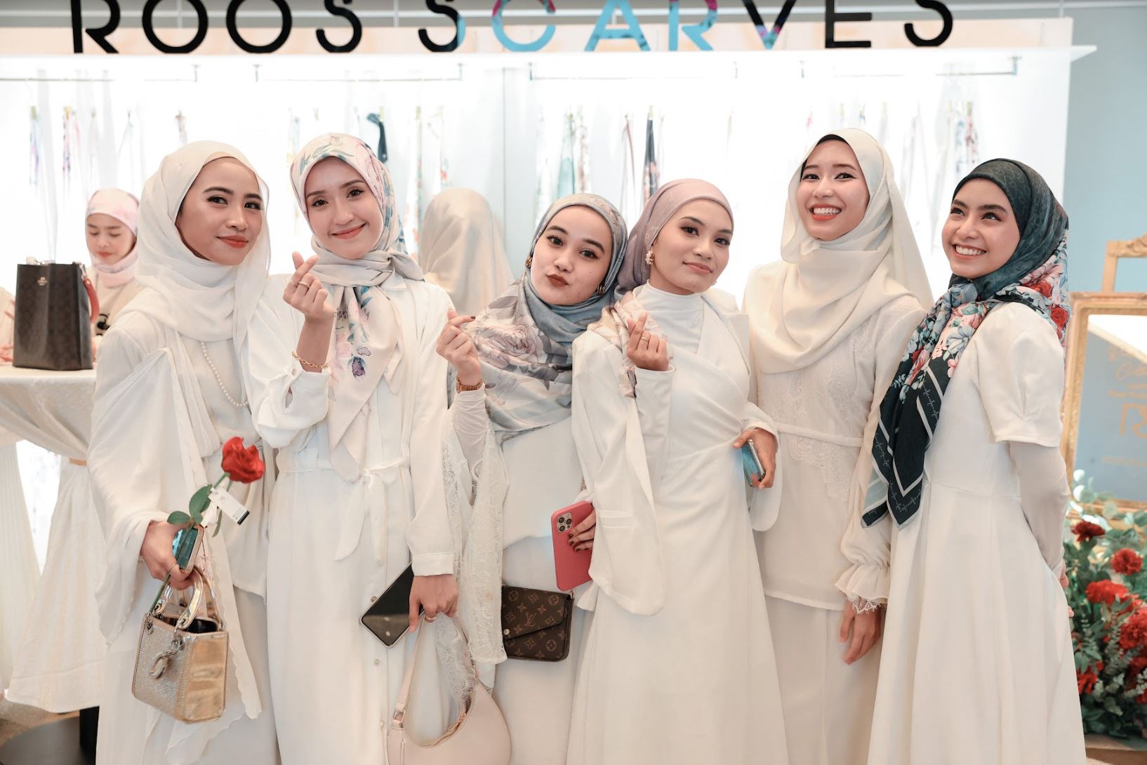 dari minat tanam bunga ros, pasangan ini bina jenama tudung baru!