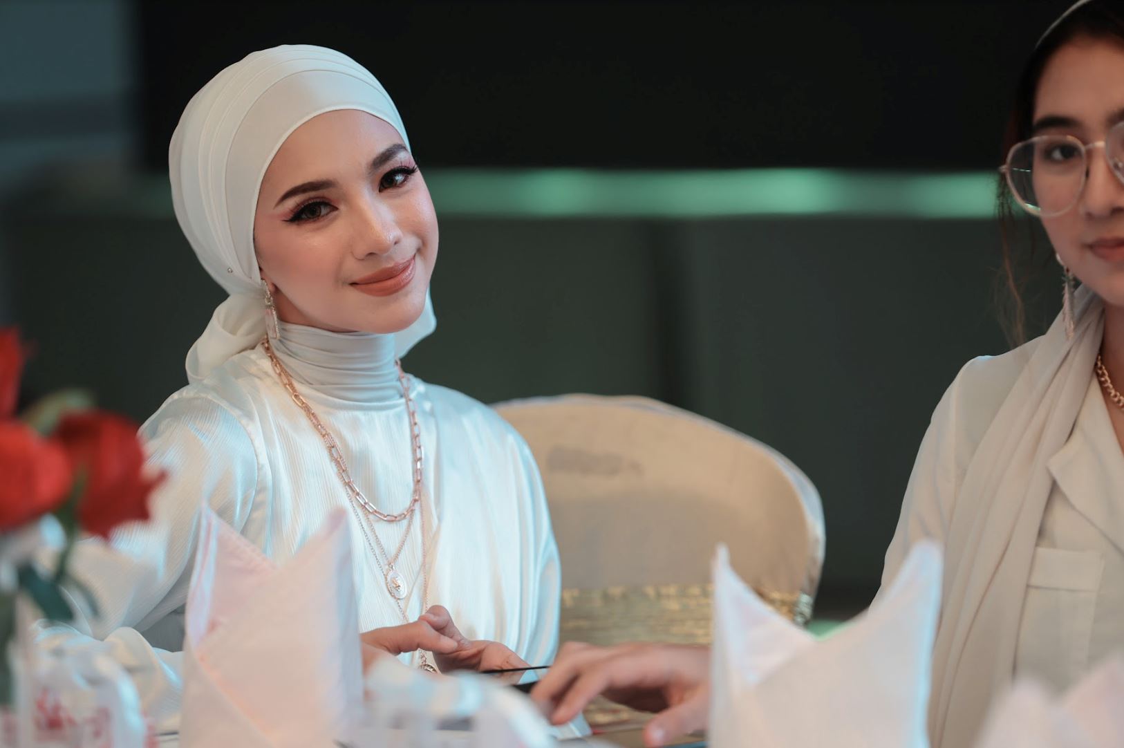 dari minat tanam bunga ros, pasangan ini bina jenama tudung baru!