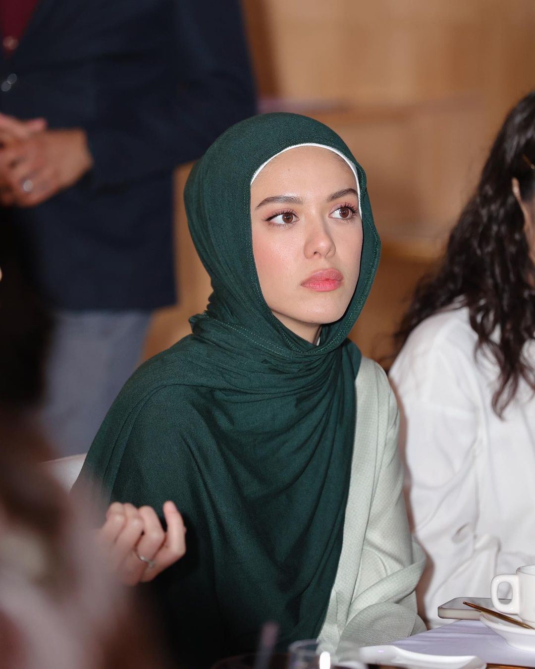 julia farhana kini tampil berhijab, gambar lama nampak rambut dipadam