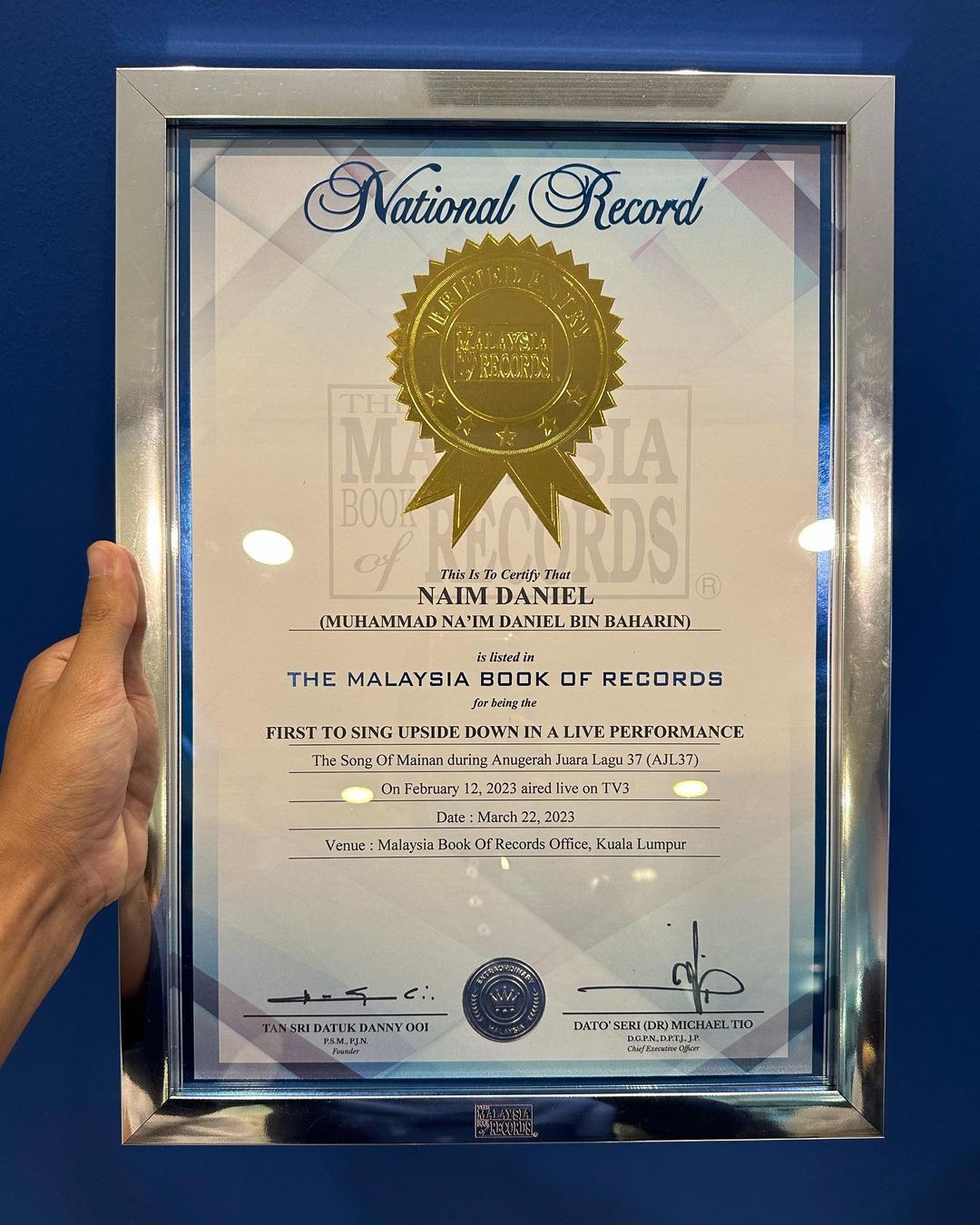 persembahan terbalik naim daniel diiktiraf malaysia book of records, “ia takkan henti disini..”