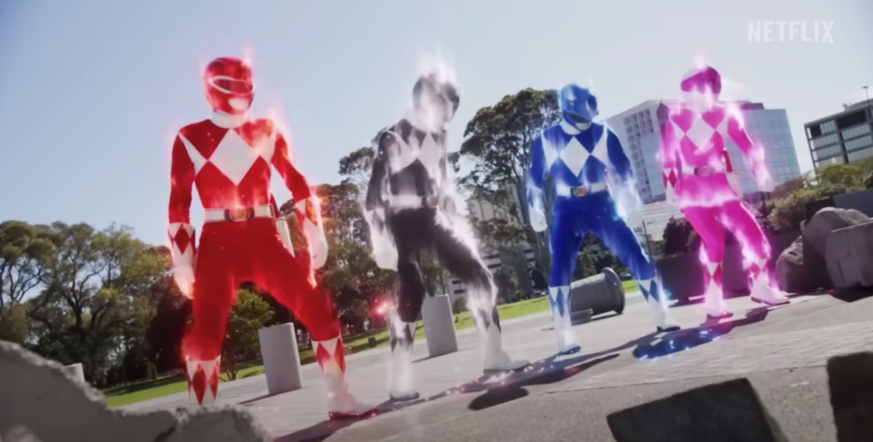 peminat teruja lihat trailer kemunculan semula mighty morphin power rangers di netflix