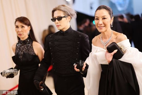 🌟王嘉尔受邀出席2023 met gala❗️和杨紫琼牵手走红毯