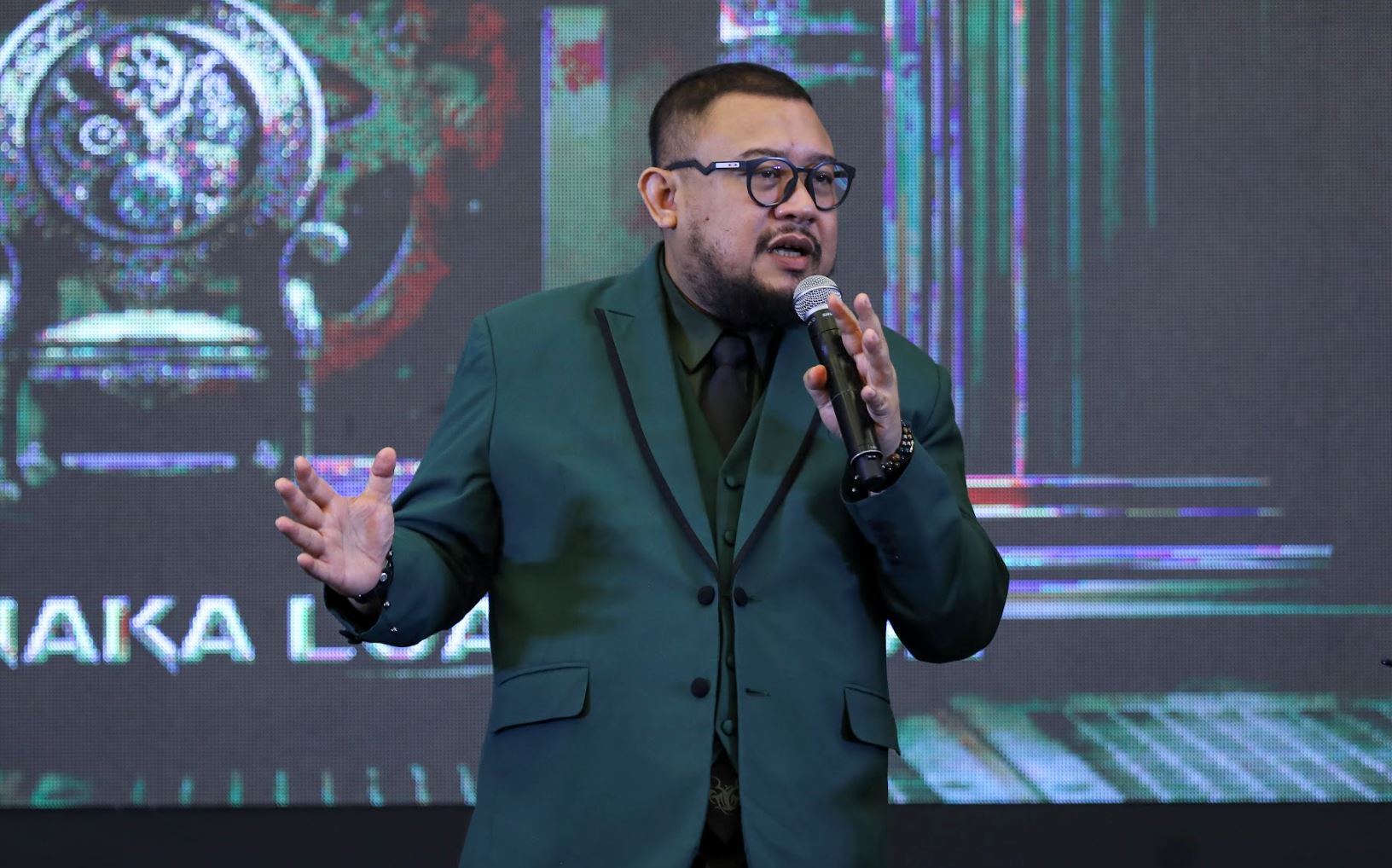 mega spontan, game show lawak spontan terbaharu berskala besar di astro mulai 19 mei ini
