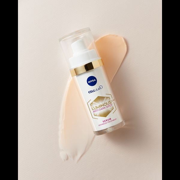 NIVEA Luminous630产品海报