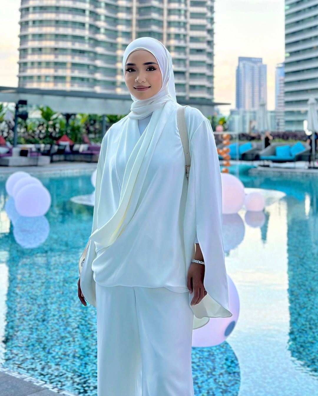 nampak sedikit berisi, ummi nazeera nafi sedang hamil, “saya ambil pil perancang.”