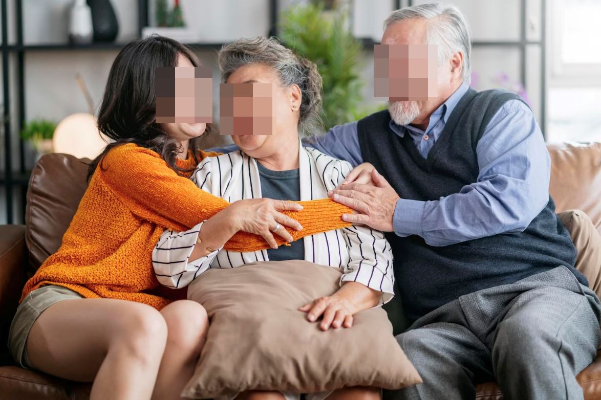 sanggup resign kerja demi jadi ‘anak sepenuh masa’, ibu bapa siap bayar gaji bulanan!