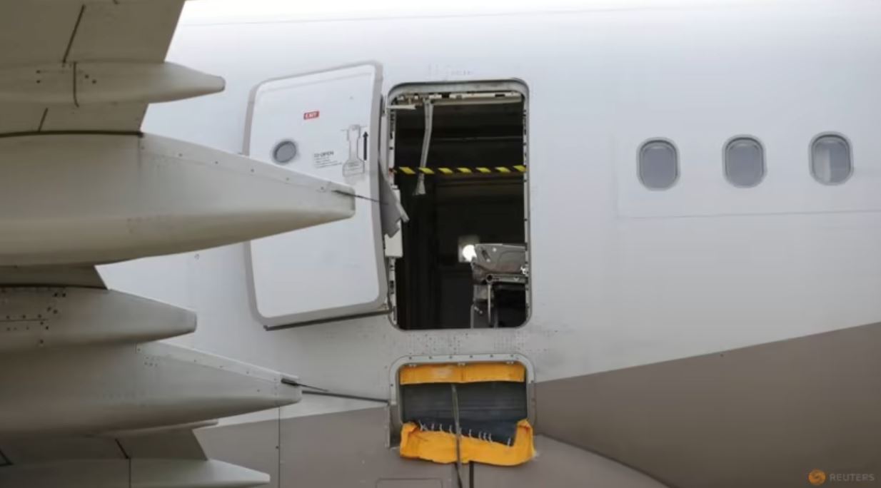 insiden buka pintu pesawat, tiada lagi tempat duduk bahagian pintu kecemasan dijual
