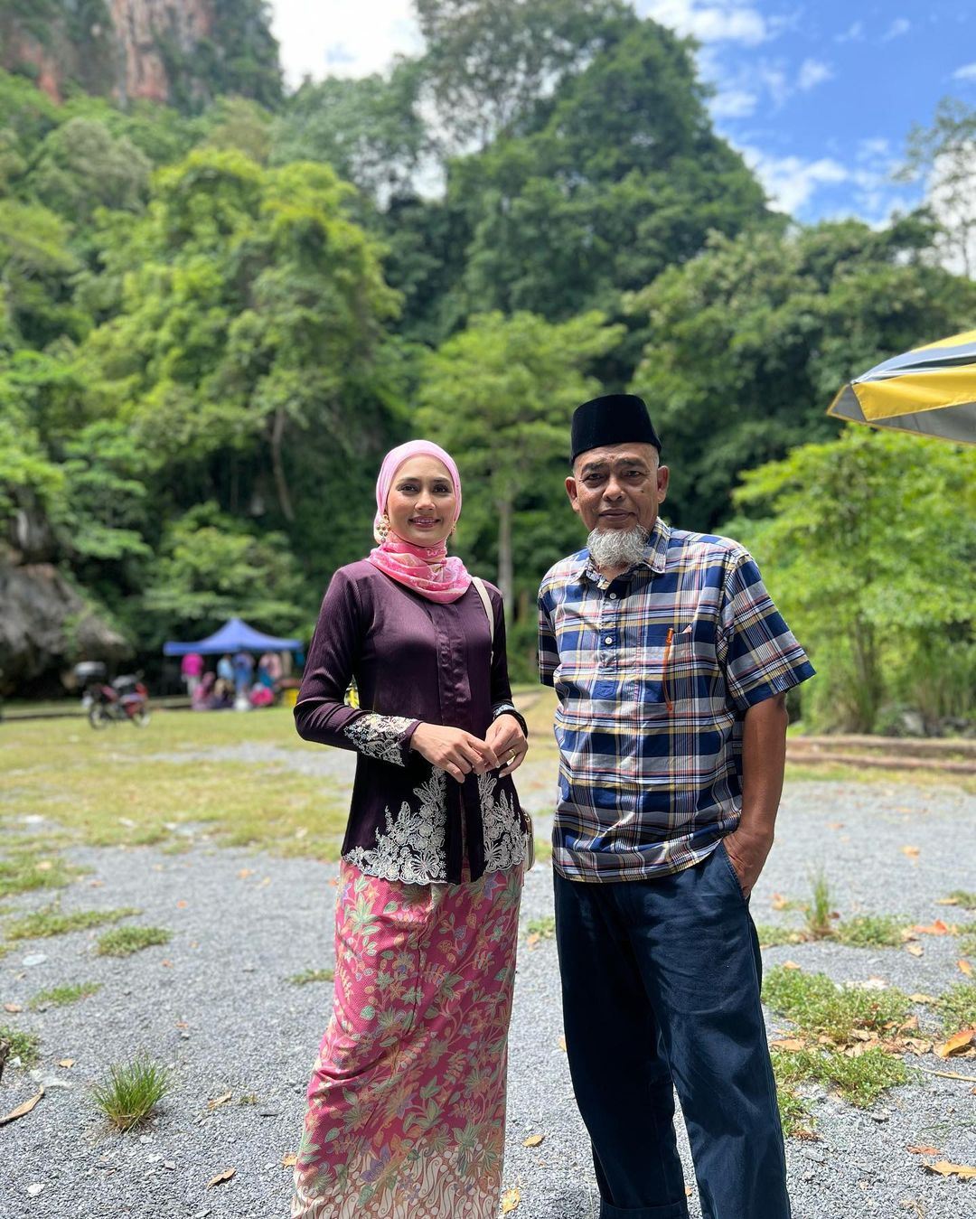 ada netizen kurang senang lihat foto fasha sandha bersama kazar, “delete buang gambar ni..”