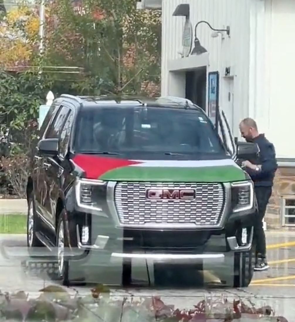 kini tular video jason statham pasang bendera palestine di bonet kereta?