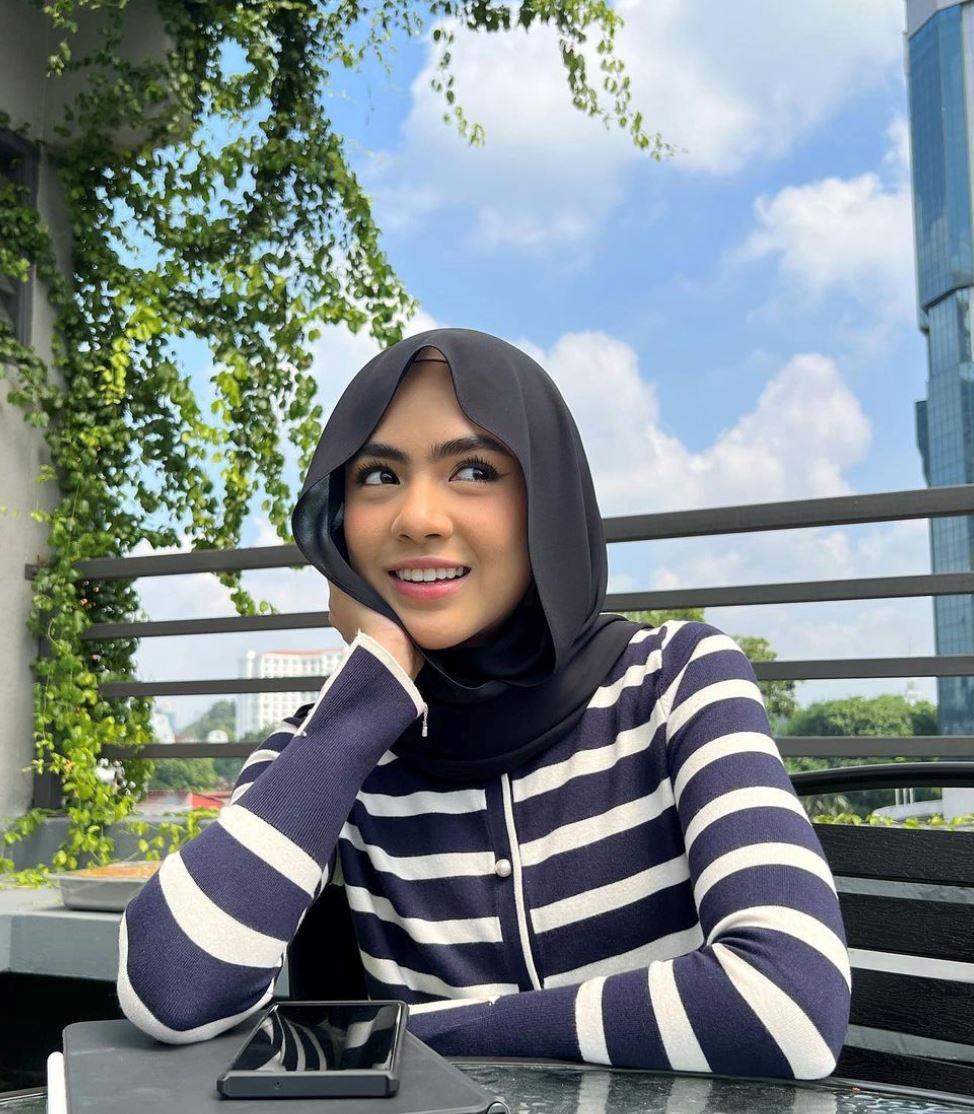 kereta tiba-tiba terbakar, mujur erysha emyra sempat keluar