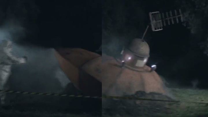 pelajar terkejut lihat objek mirip ufo terhempas luar kawasan universiti