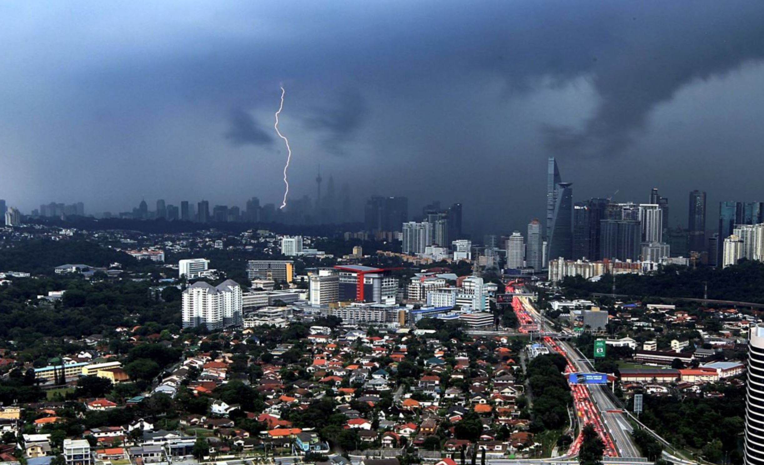 metmalaysia warns of thunderstorms, heavy rain, and strong winds in ten states!