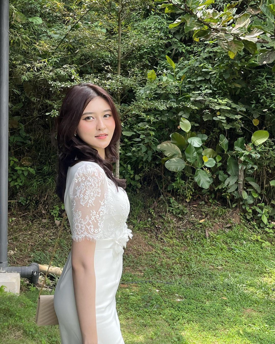 “macam artis korea!,” peminat terpegun lihat isteri haqiem rusli dengan dress pendek putih