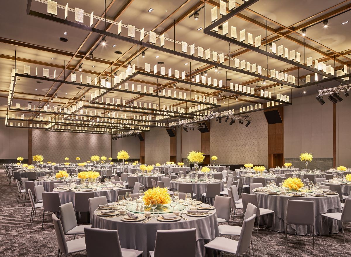 this petaling jaya hotel has a rooftop pool, bathtub with a view & a weekend staycay deal!