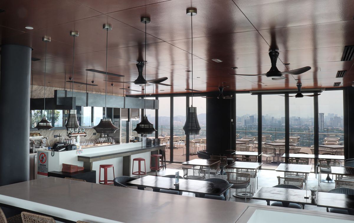 Le Meridien Petaling Jaya PJ's Bar & Grill