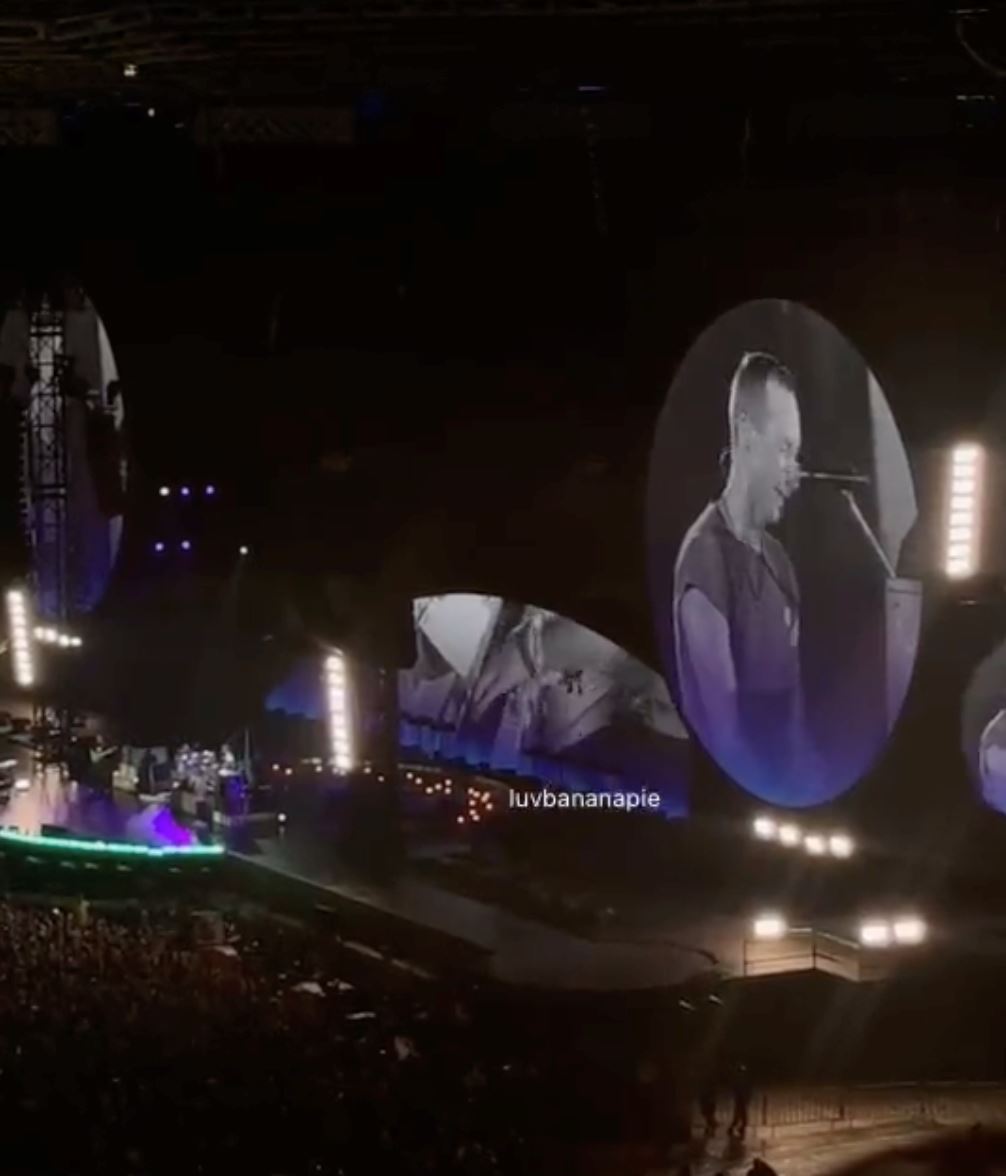 vokalis coldplay belanja pantun ‘pinjam seratus’ buat ramai peminat terhibur [video]