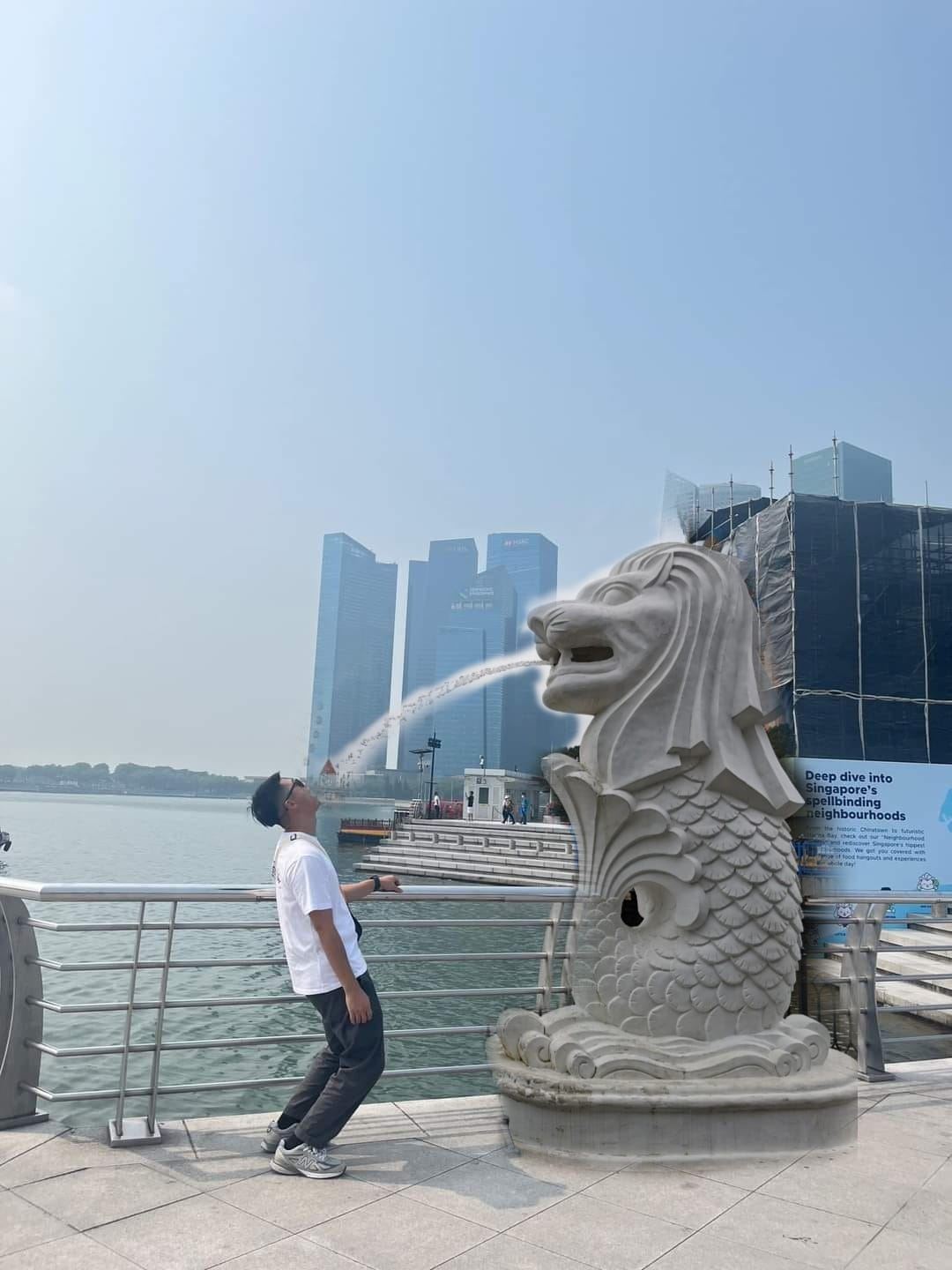 hong kong tourist asks for online help to edit photo as s’pore's merlion under maintenance, internet does not disappoint!