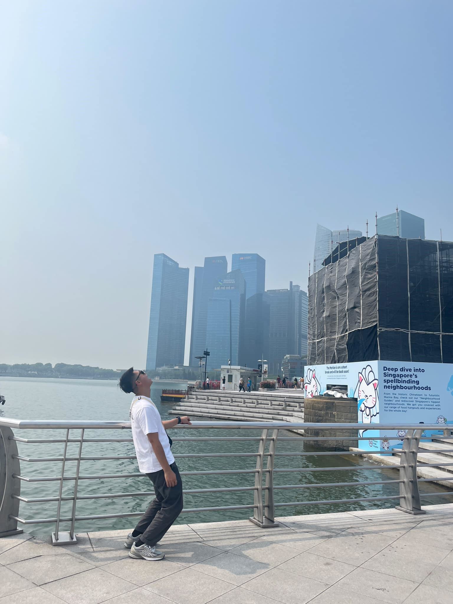 hong kong tourist asks for online help to edit photo as s’pore's merlion under maintenance, internet does not disappoint!