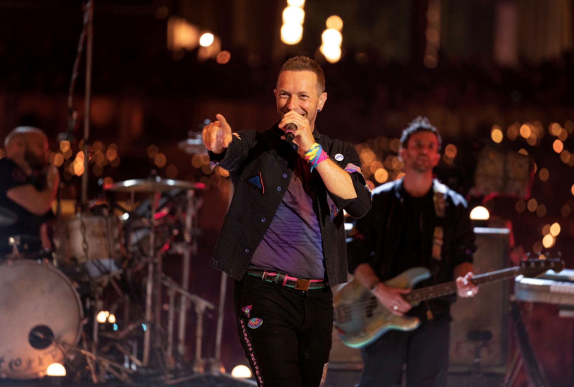 coldplay is coming! here are 10 inspiring coldplay songs that might make it into their setlist!