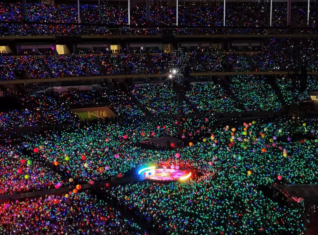 belanja pantun bahasa melayu, ramai puas hati dengan konsert coldplay di kl!