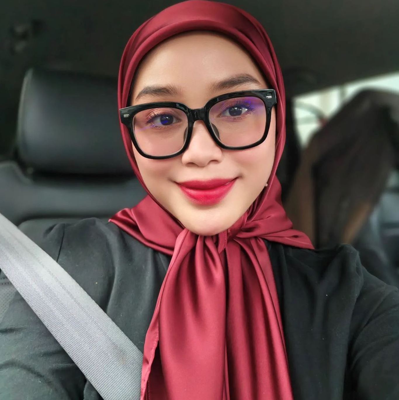 dah lali dihina, bunga isme kenang pengorbanan ibu tercinta, “kini sepentas coldplay,”