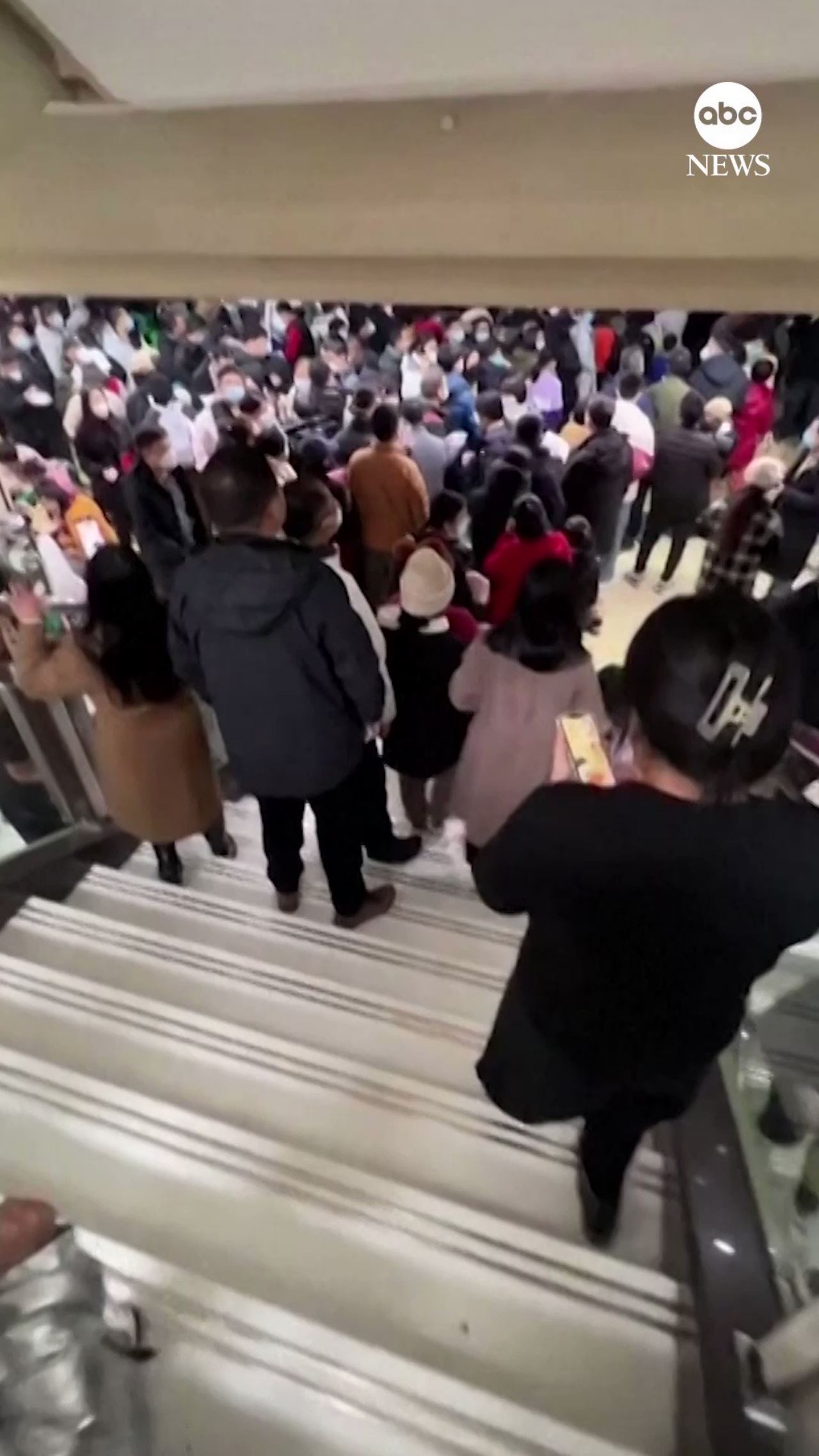 hospital sesak, china rekod peningkatan misteri penyakit pernafasan pada kanak-kanak