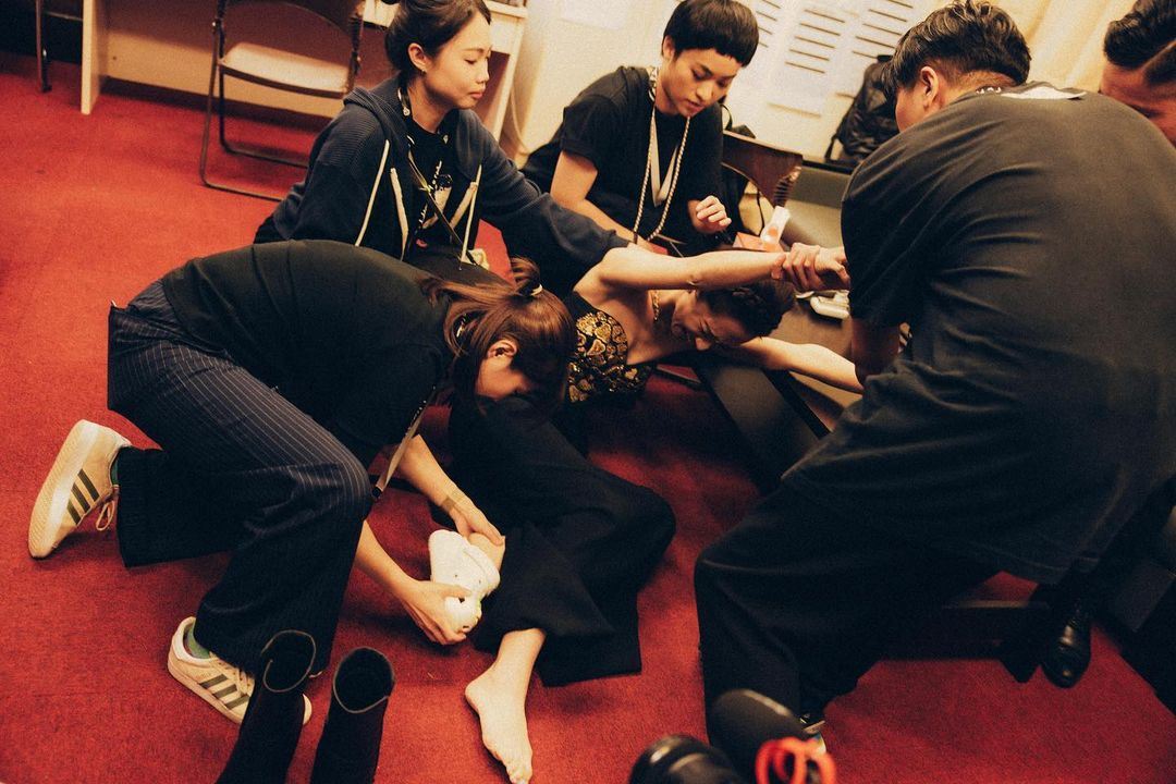 lulu后台瘫软画面曝光❗主持金马前夕狂吐暴瘦😱