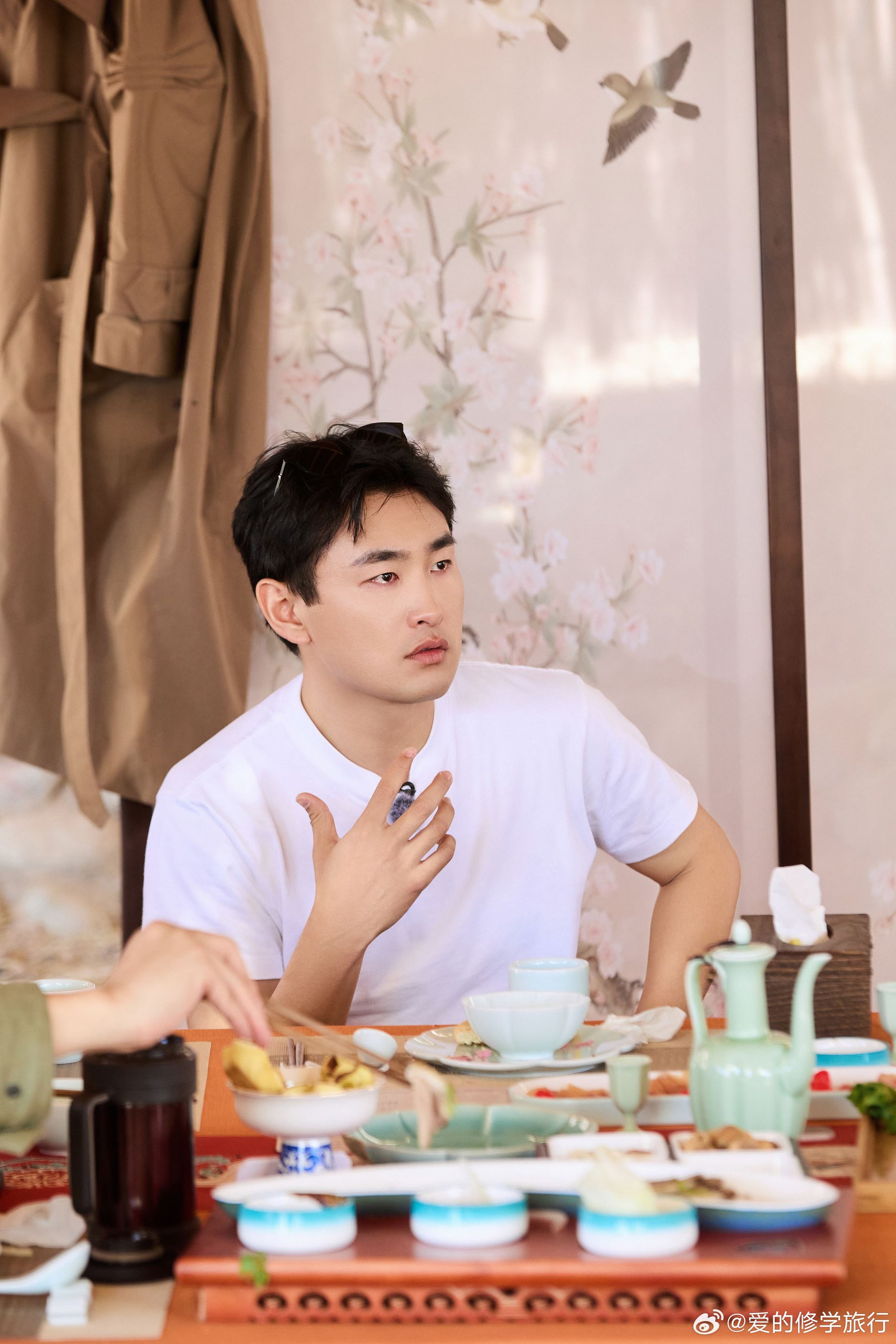 娱乐圈好人王鹤棣🌟疫情时期送王彦霖夫妇去医院待产