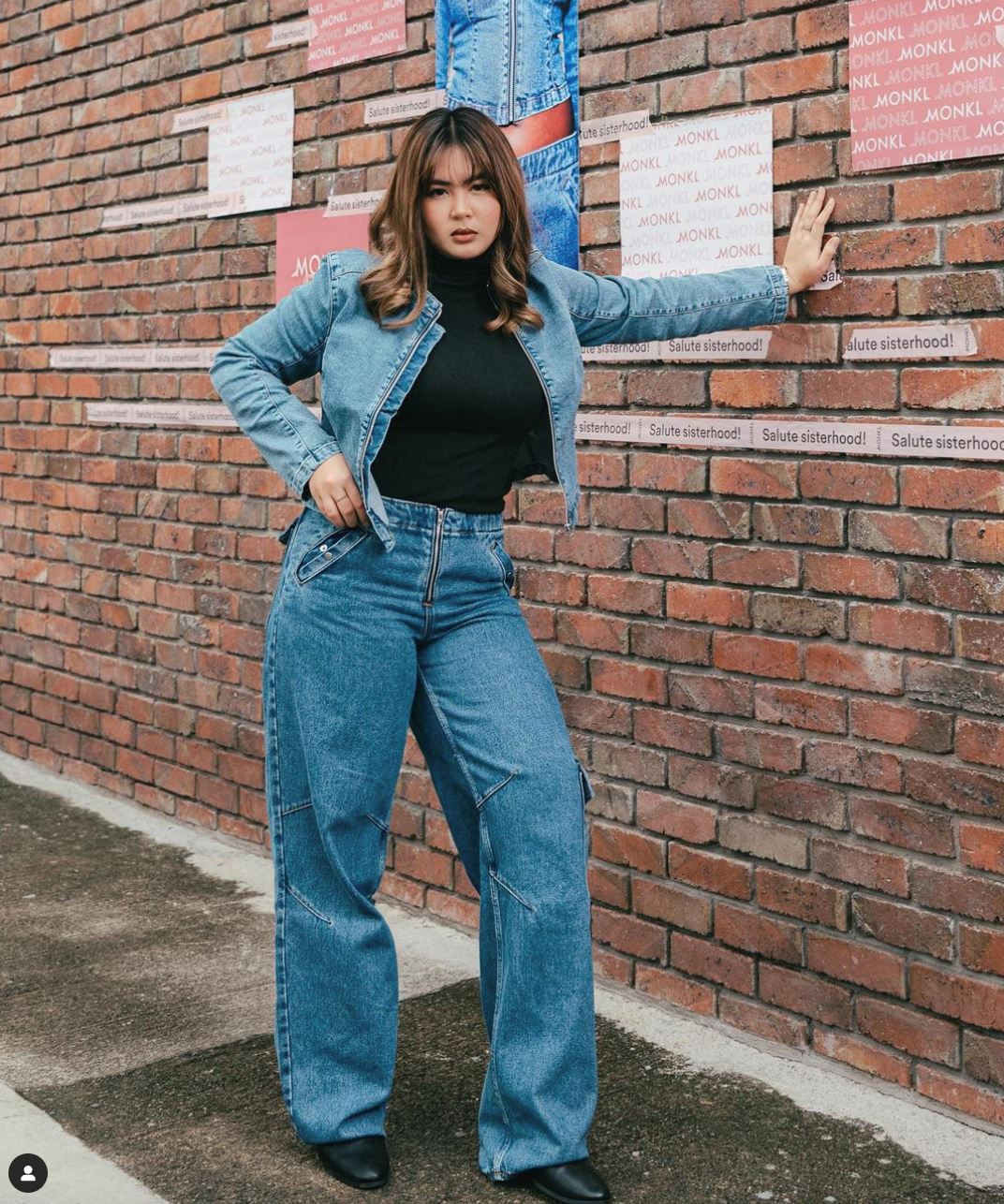 gara-gara lutut ‘meletup’, bella dowanna kini terpaksa bertongkat