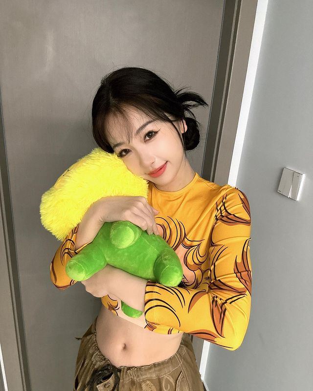 虞书欣在ig晒与7仔合照❗周星驰火速转发帖子🔥