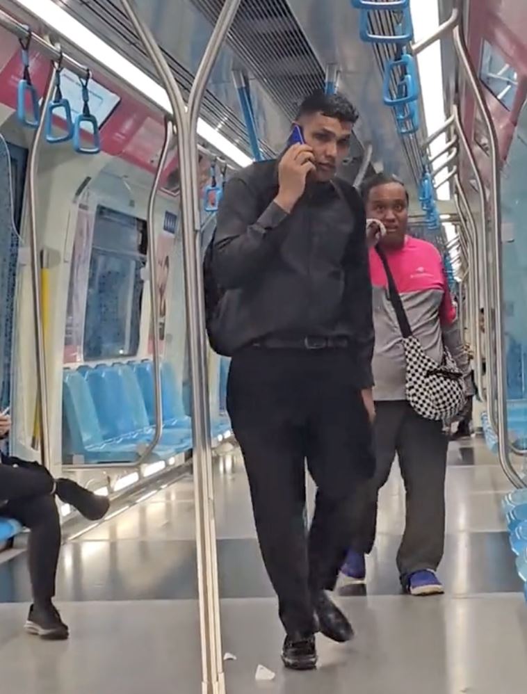 rider halau penumpang lelaki duduk koc wanita mrt raih pujian [video]