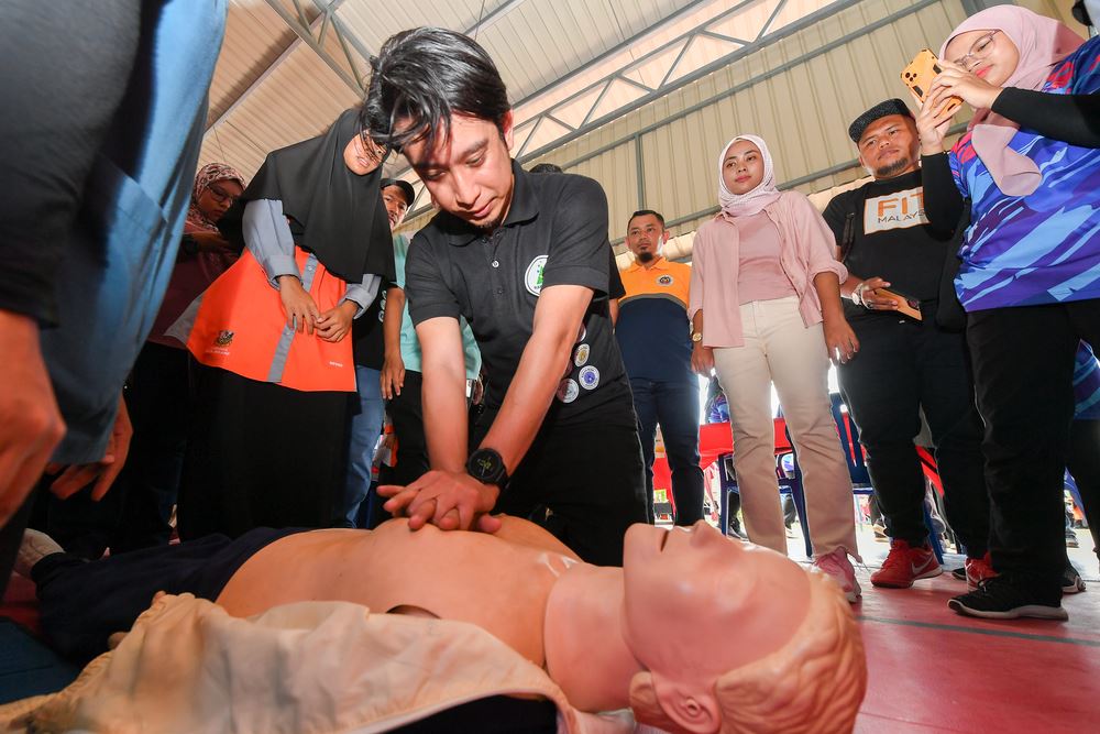 CPR demonstration at Rakan Muda event