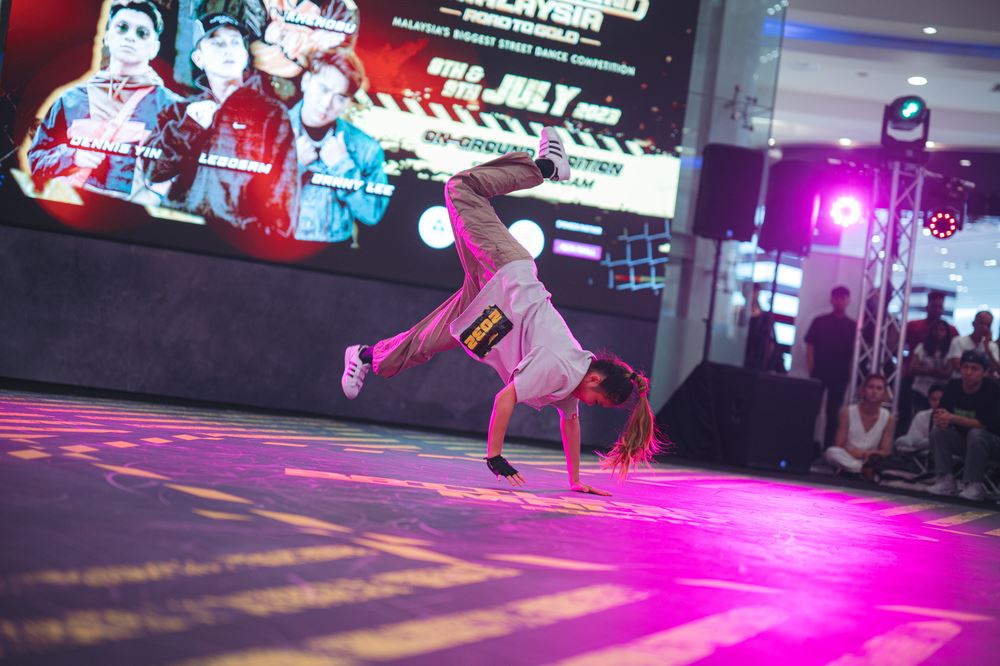 Malaysian woman breakdancing at Battleground Malaysia