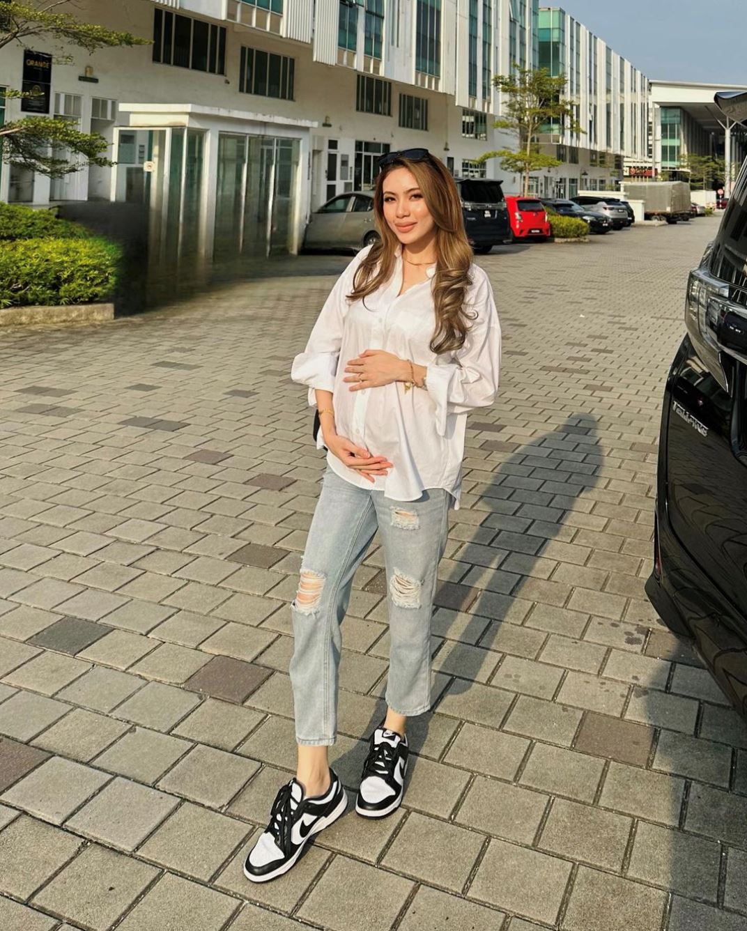 netizen terpegun lihat isteri caprice sedang hamil, “pregnant mom paling cantik!”