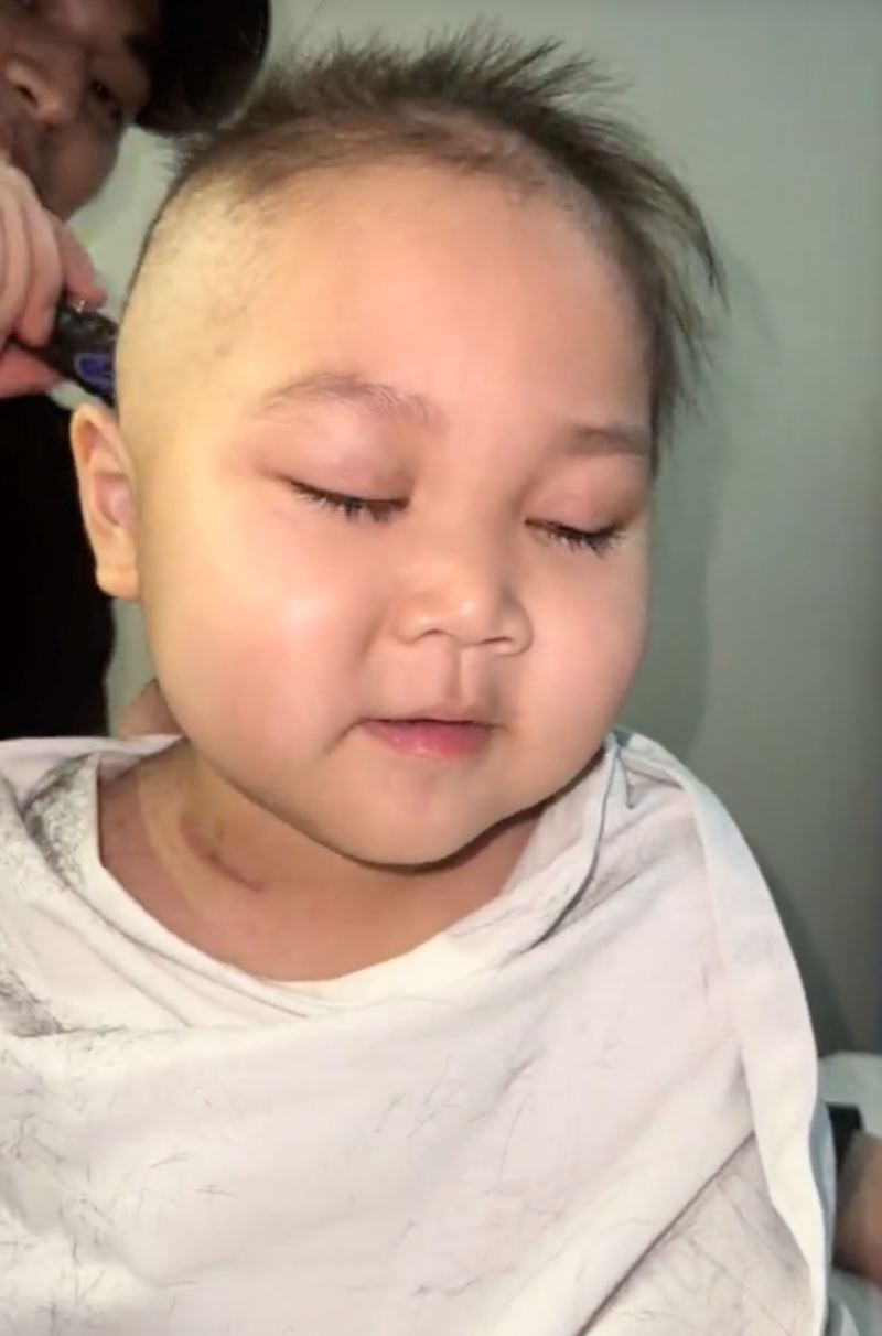 “kalau botak nanti cantik, kan daddy?,” gelagat pesakit kanser usia 4 tahun buat ramai sedih