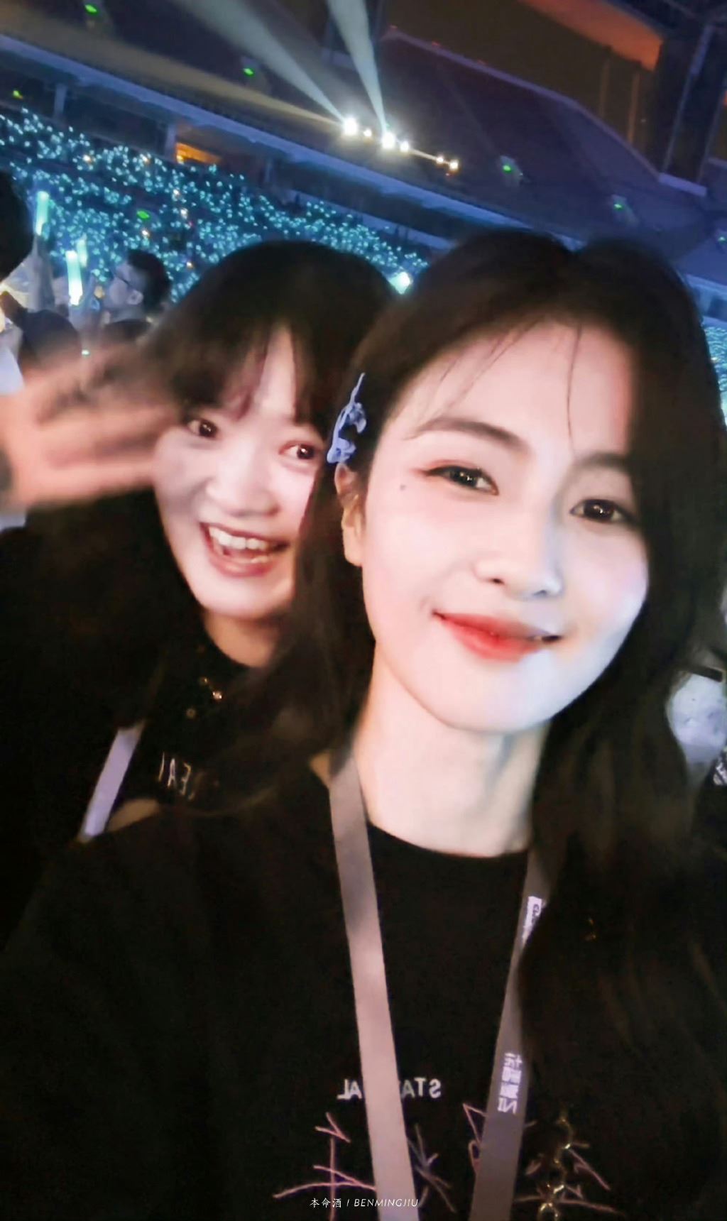 白鹿兑现应下的承诺🌟带闺蜜助理去看五月天演唱会🔥