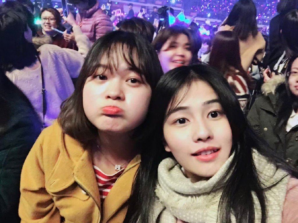 白鹿兑现应下的承诺🌟带闺蜜助理去看五月天演唱会🔥