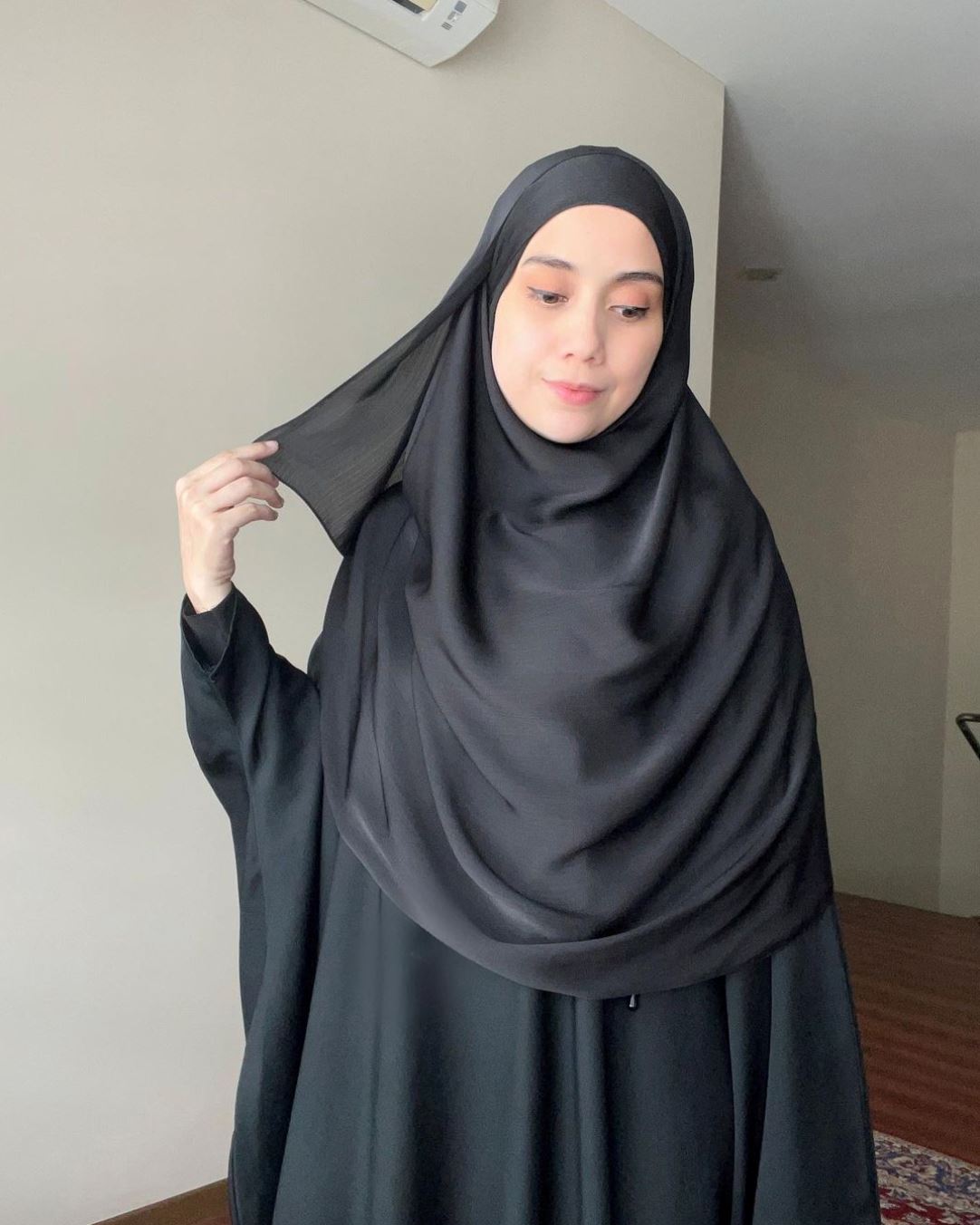 dilabel tak moden dan nampak tua, mia ahmad kuatkan hati tutup aurat