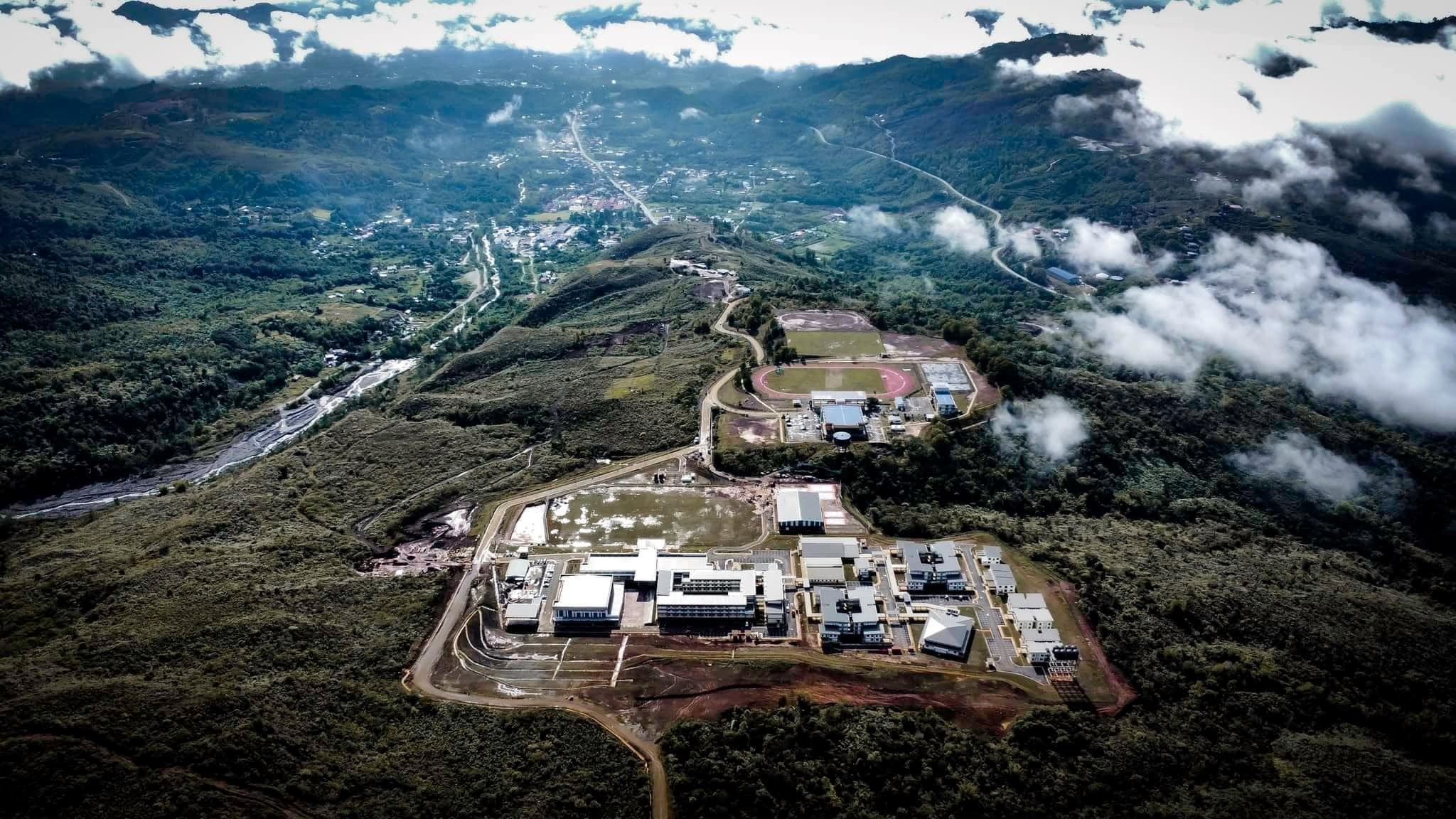 view gunung kinabalu, mrsm tertinggi di malaysia siap dibina [foto]