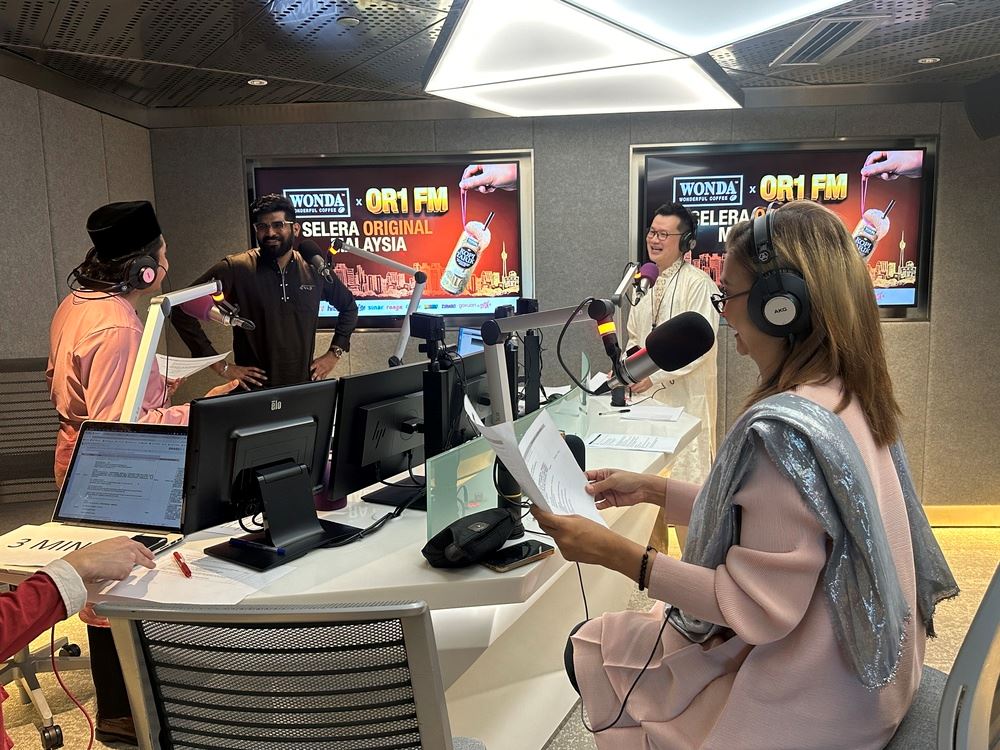 OR1 FM announcers going on air in the studio of Astro Radio