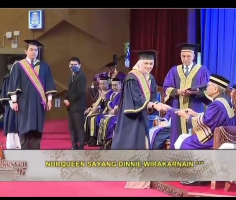 queen sayang gamatkan majlis konvokesyen uitm, “wajah manis, nama pun unik!”