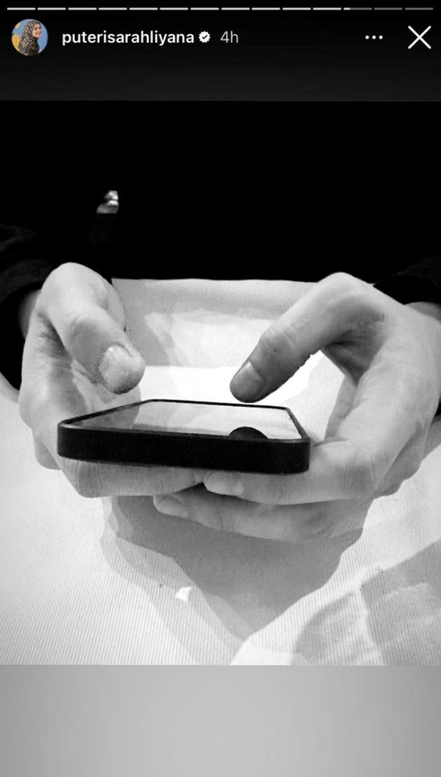 netizen mula spekulasi lepas puteri sarah kongsi foto tangan lelaki misteri