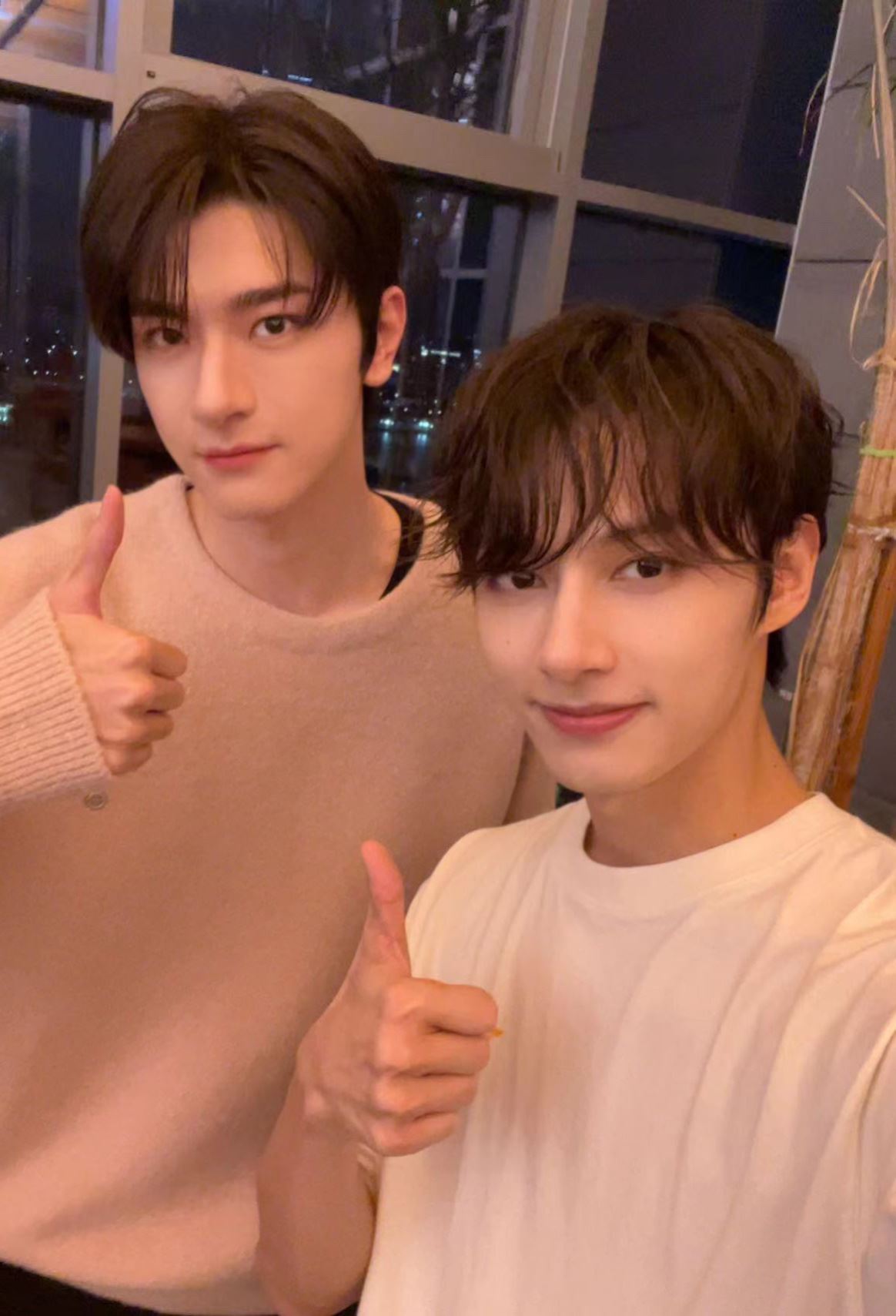 林一与seventeen成员文俊辉同框合影❗俩人一起大跳抖音神曲《我姓石》🔥