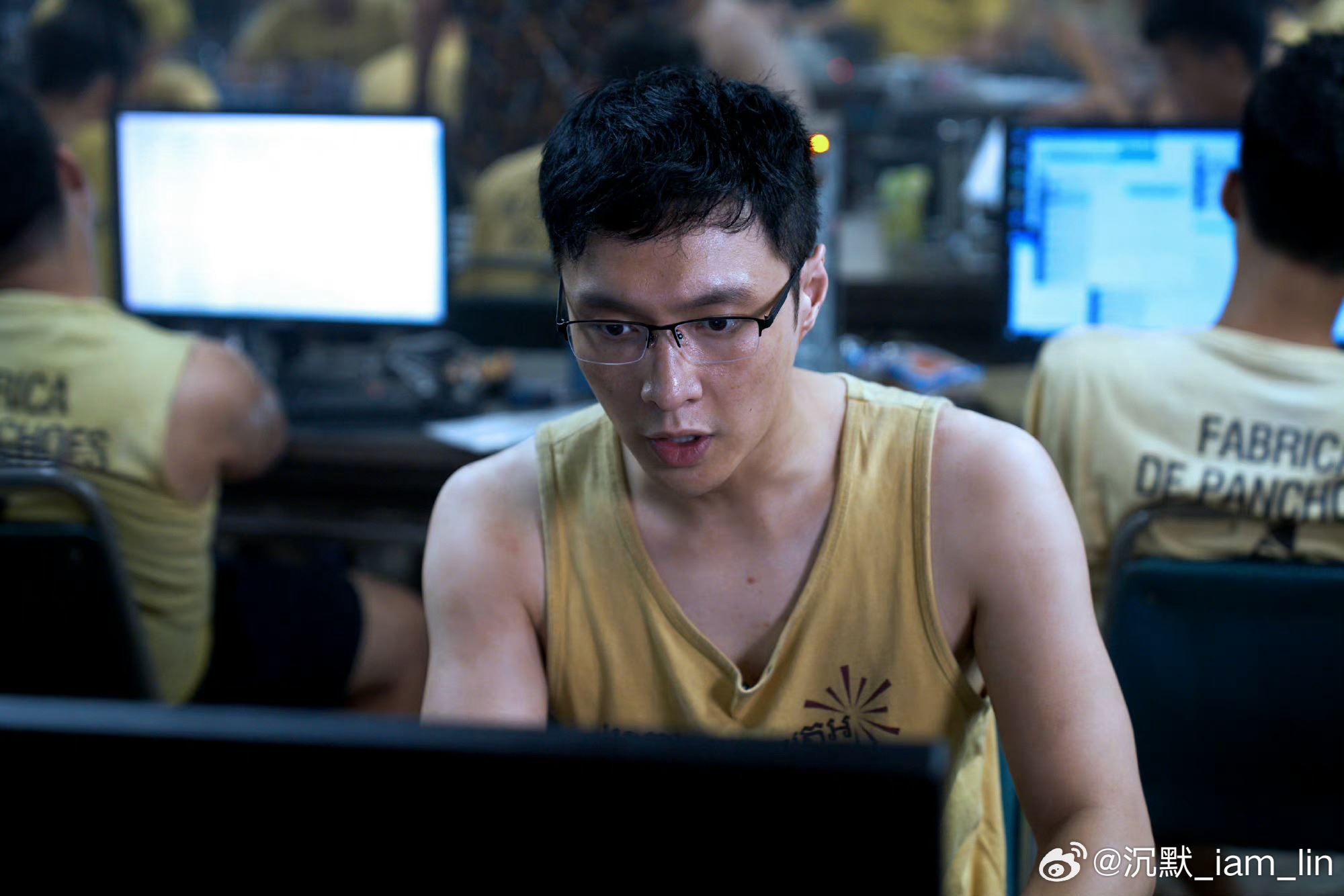 电影《孤注一掷》潘生衣服细节❗张艺兴每件衣服都有故事🔥